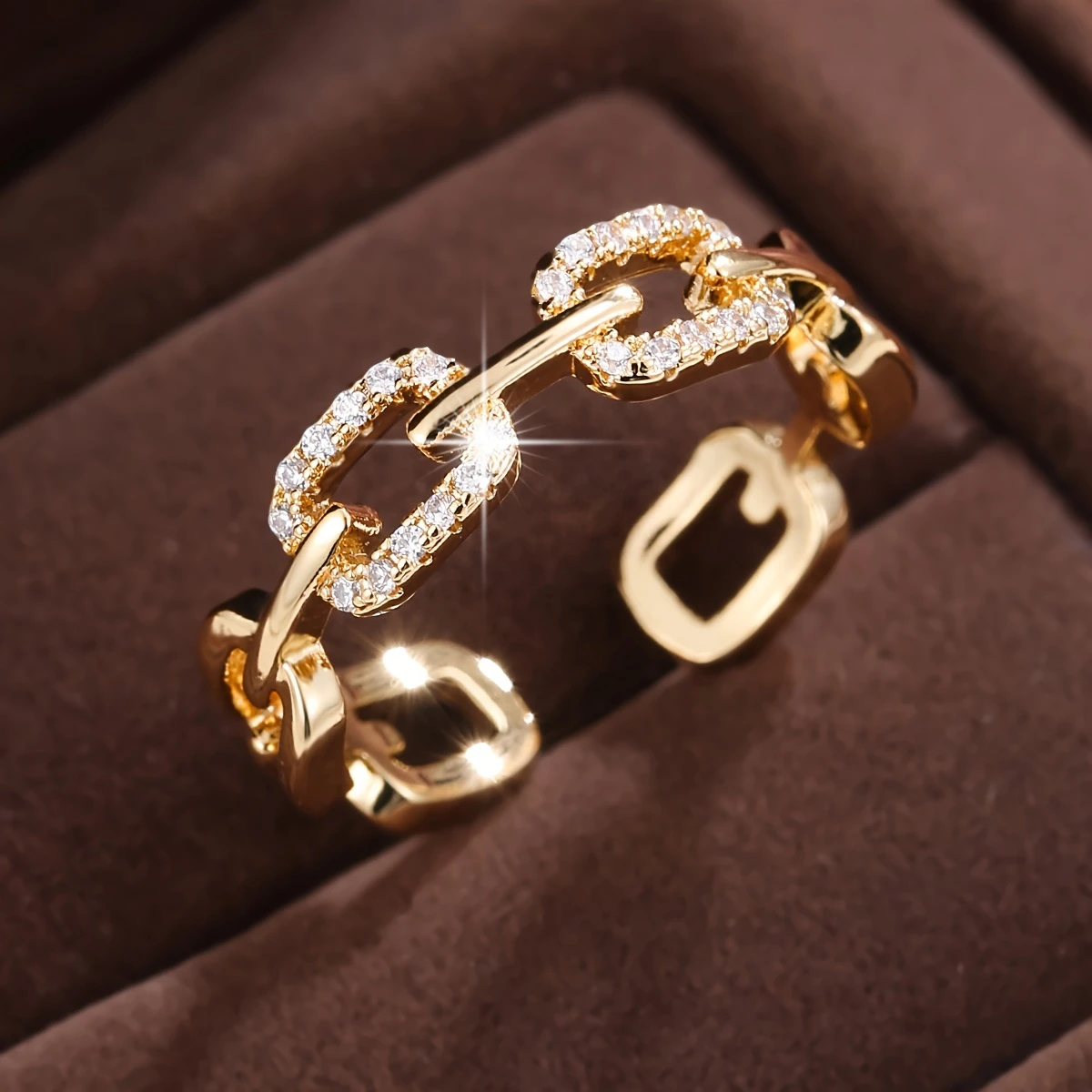 Radiant Bond Chain Gold Ring