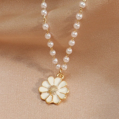 Pearl Daisy Pendant Necklace