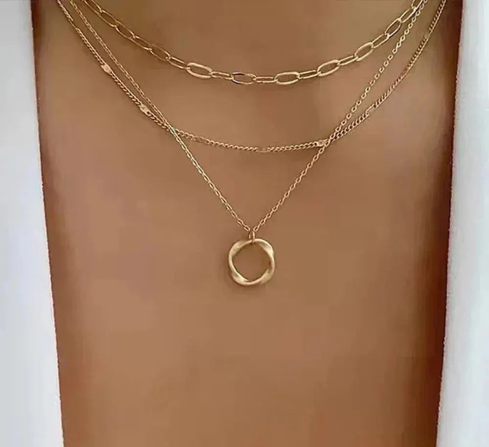Classic Gold Layered Necklace with Pendant Design